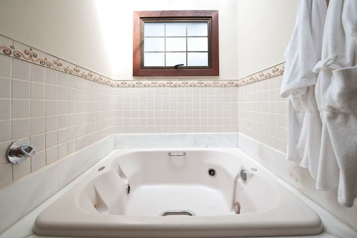 Jetted tub