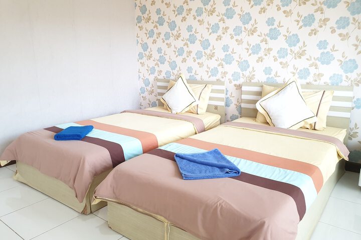 Room 12 of 38