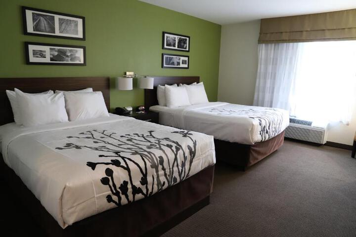 2 Queen Beds (6 of 9)