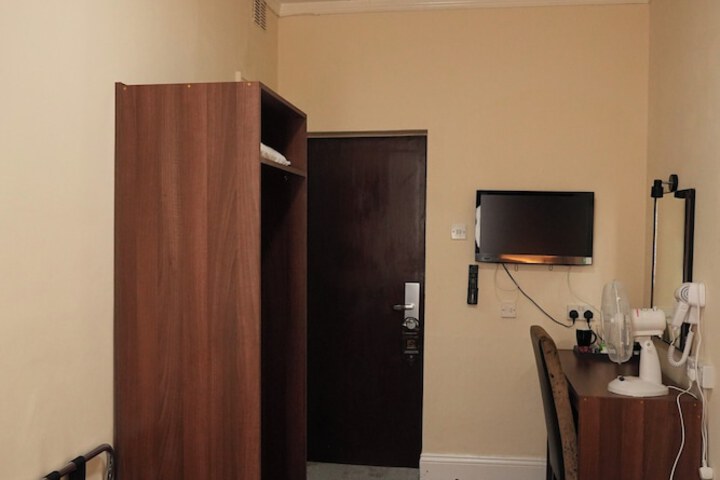 Room 101 of 208