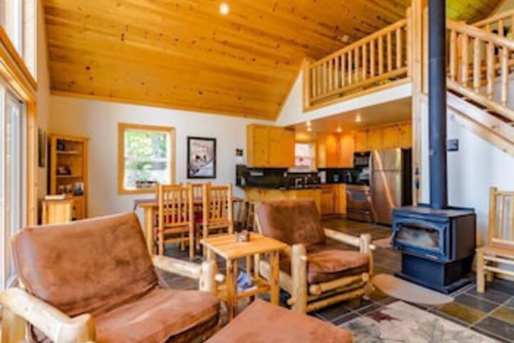 Exterior of Lake Wenatchee Sun Escape