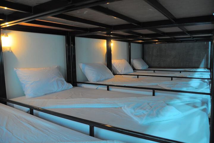 Room 2 of 31