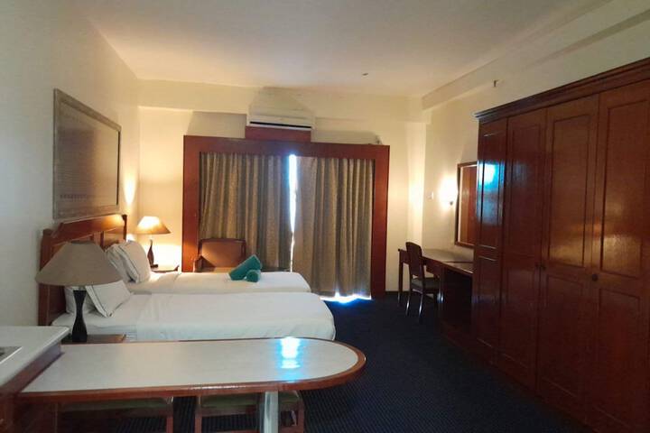 Room 169 of 650