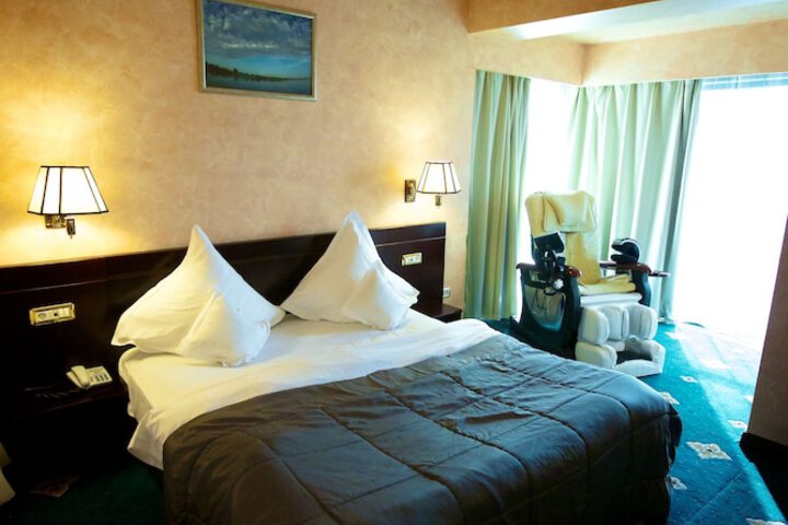 Room 26 of 84