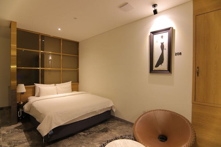 Room 11 of 190