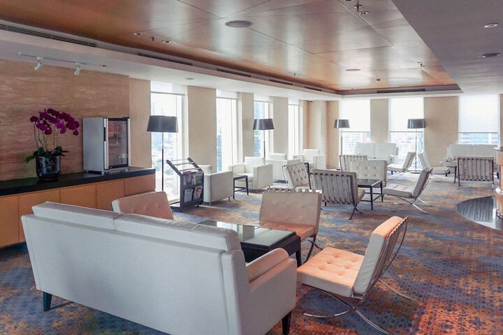 Lounge 47 of 53
