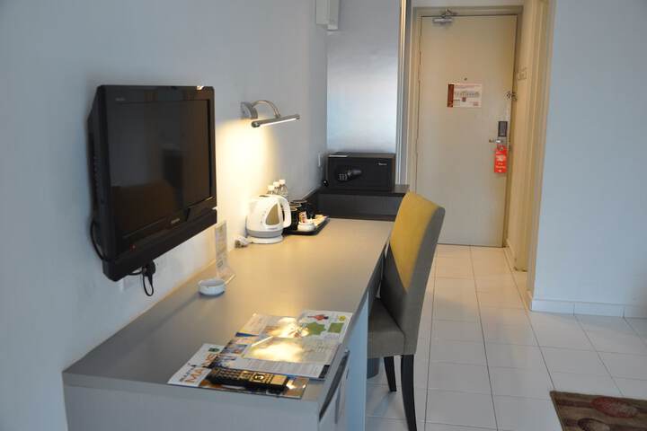 Room 28 of 75