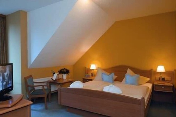 Room 7 of 42