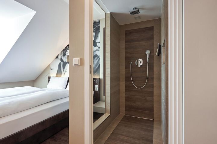Room 51 of 75