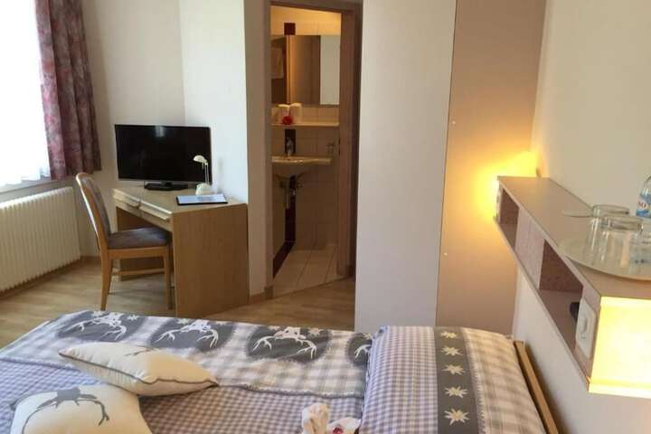 Room 7 of 44