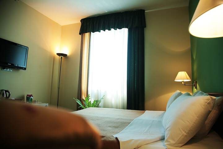 Room 13 of 76