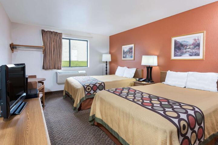 1 Queen Bed Accessible (8 of 14)