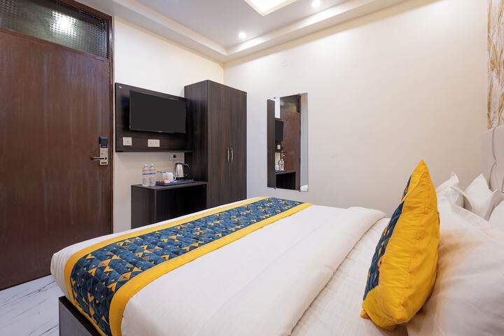 Room 2 of 11