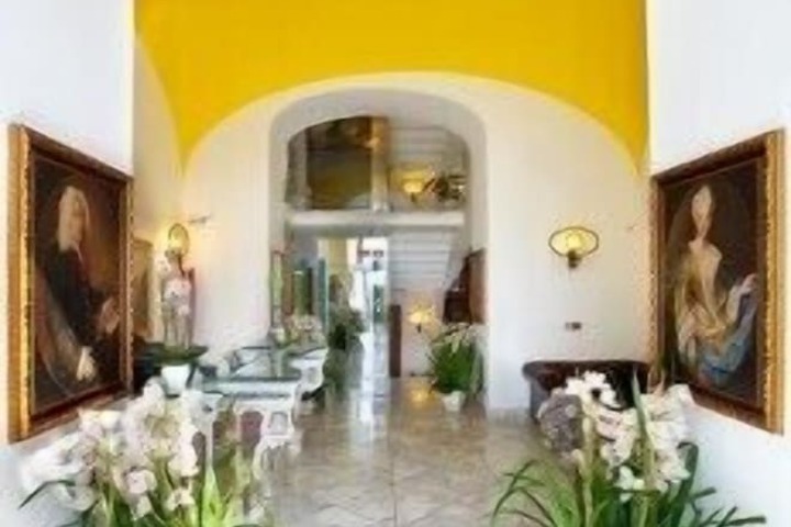Guest Lobby