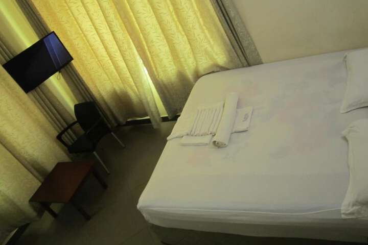 Room 9 of 50