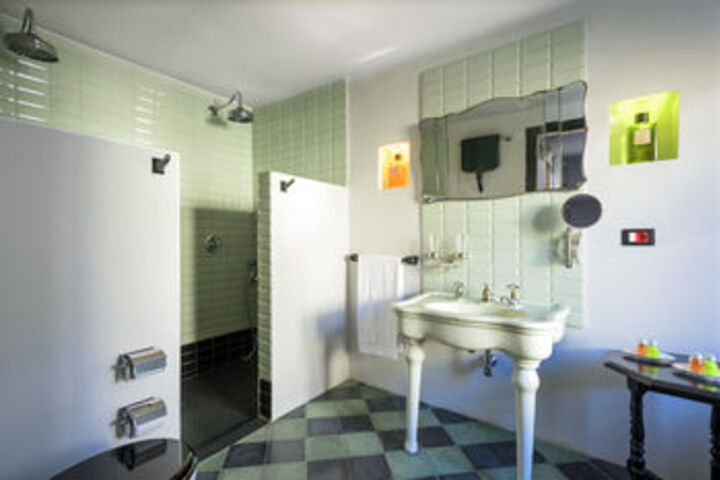 Room 6 of 49