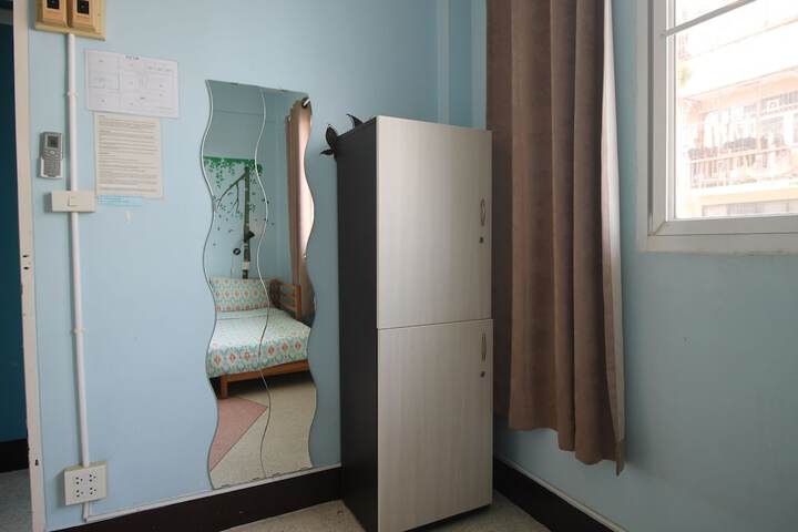 Room 18 of 210