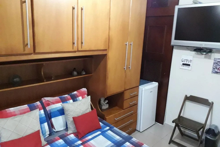 Room 6 of 13
