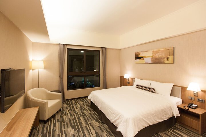 Room 3 of 32