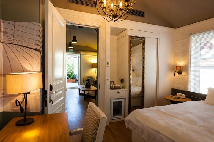 Room 4 of 30