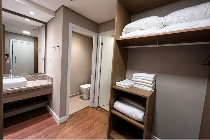 Room 9 of 28