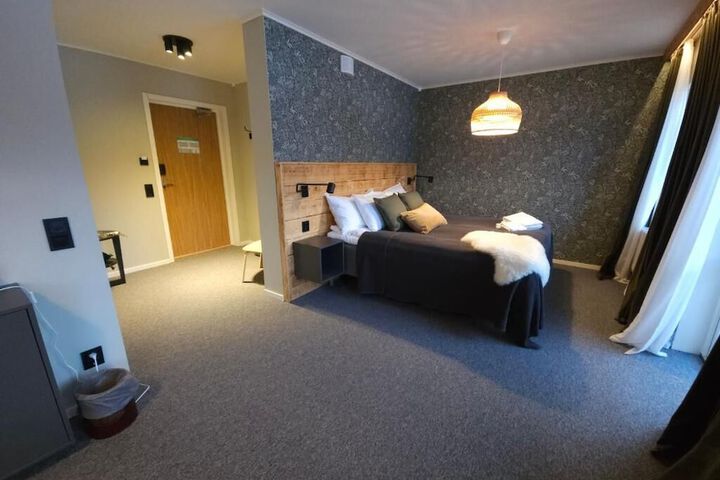 Room 6 of 18