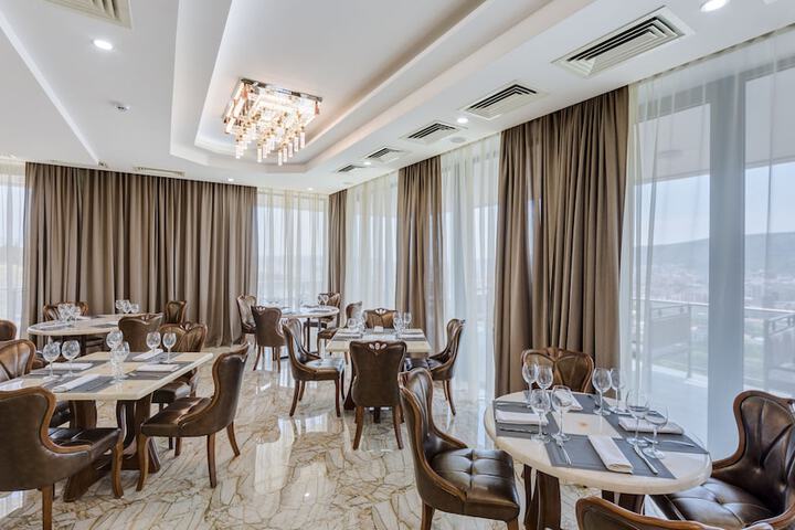 Dining 56 of 75