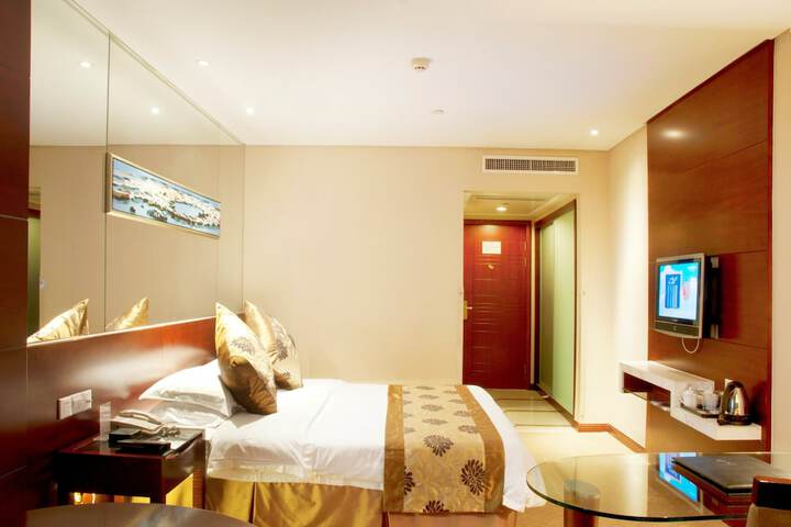 Room 26 of 46