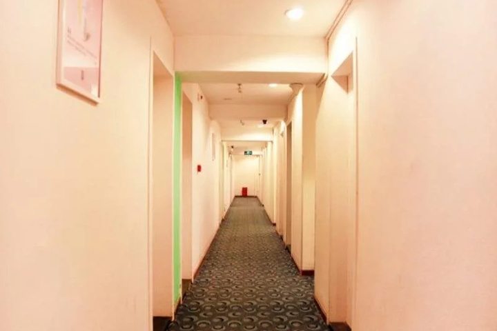 Room 11 of 16