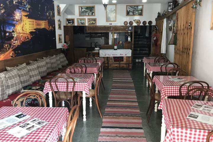 Dining 10 of 13