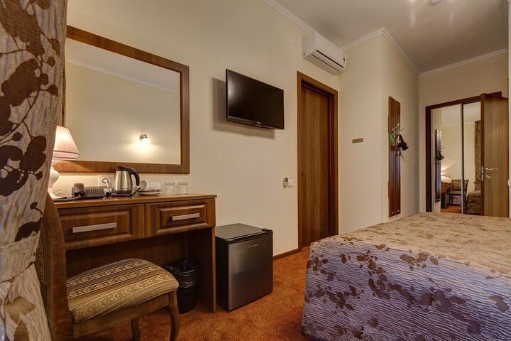 Room 5 of 83