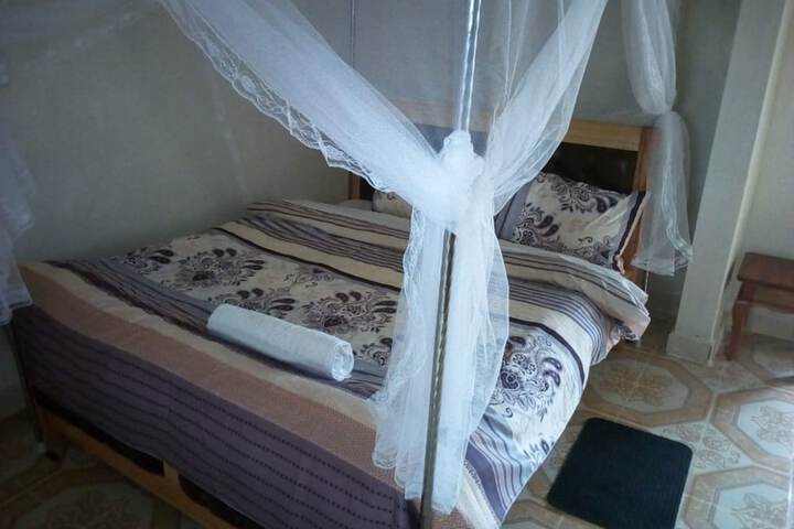 Room 3 of 20