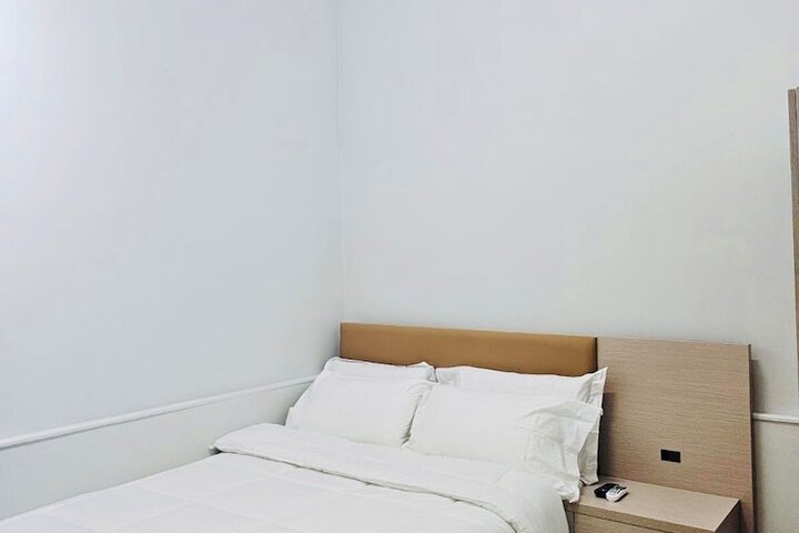 Room 10 of 33