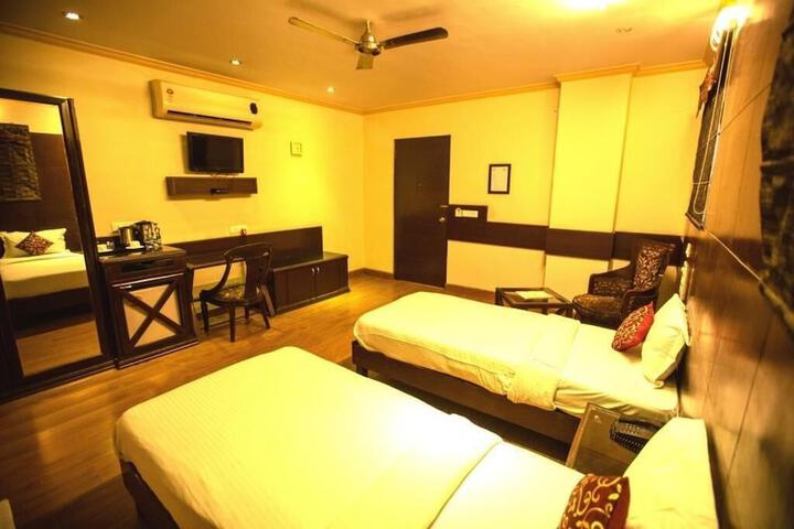 Room 12 of 48