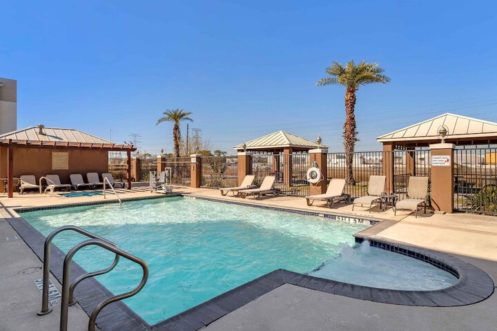 Hotel with Pool