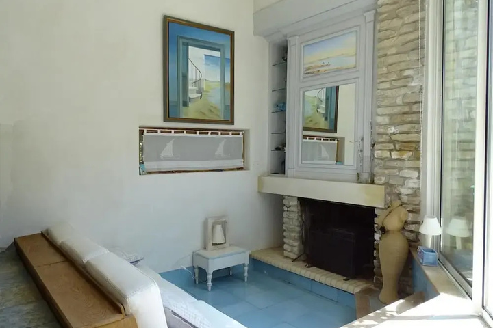 Room 4 of 12