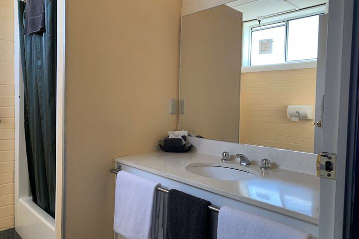 Room 13 of 27