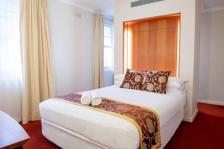 Room 5 of 38