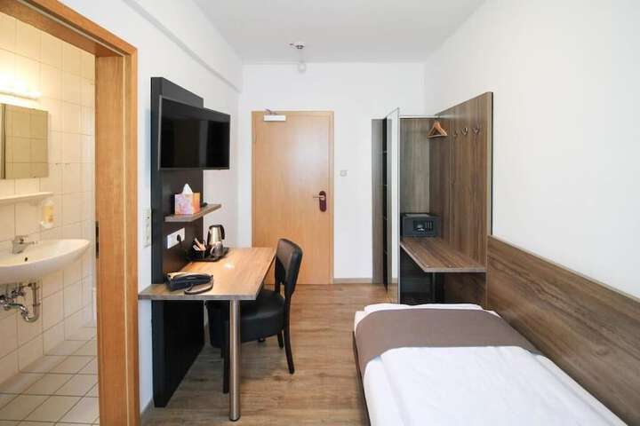Room 34 of 59