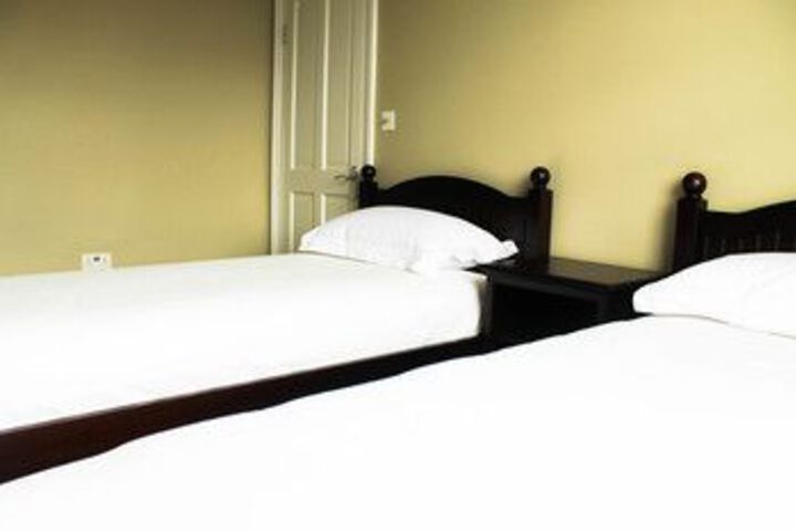 Room 10 of 37