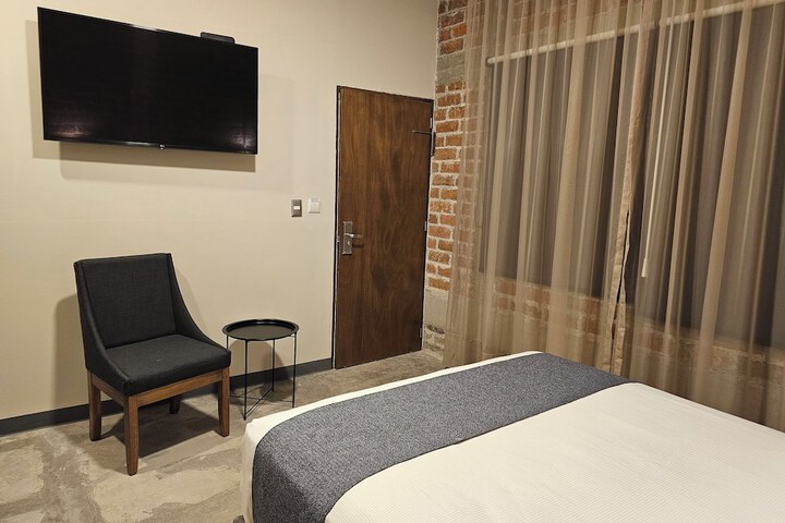 Room 9 of 47