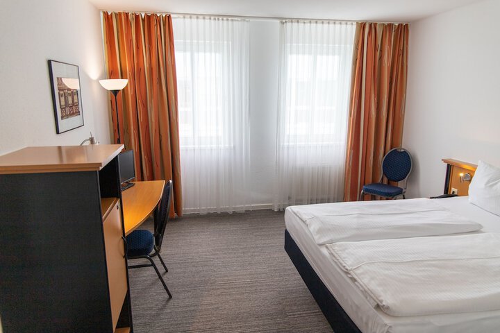 Room 12 of 42