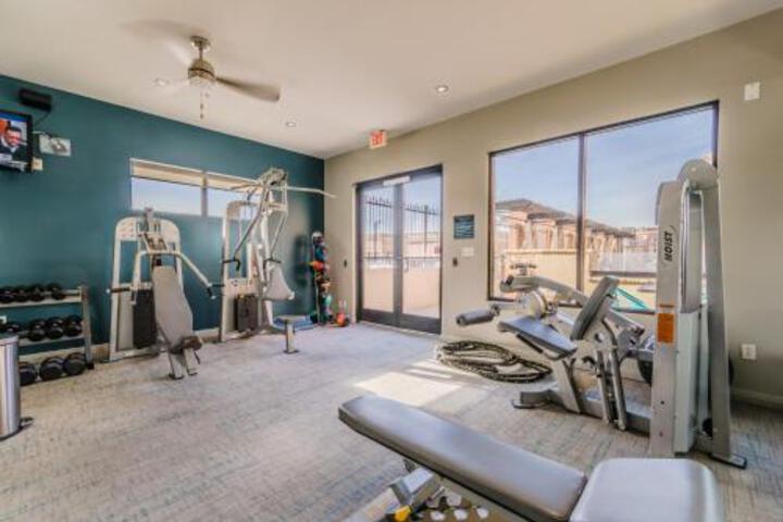 Chic Central Uptown Loft 1BR at Shopping Dining in Dallas, TX