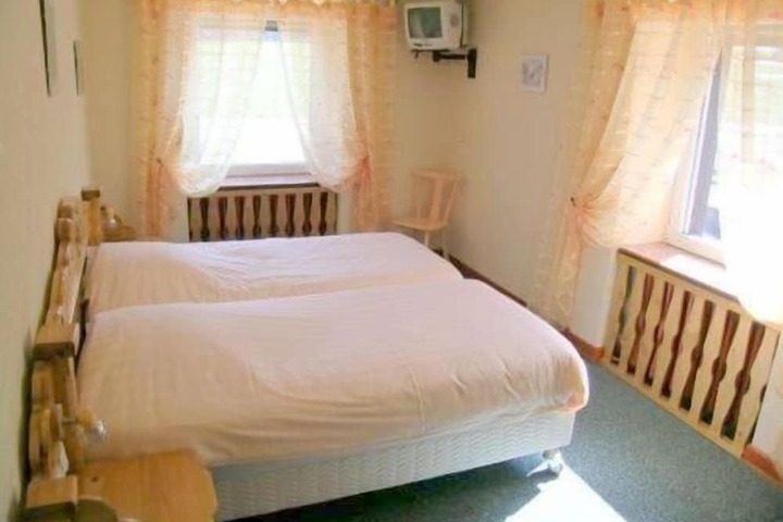 Room 9 of 40