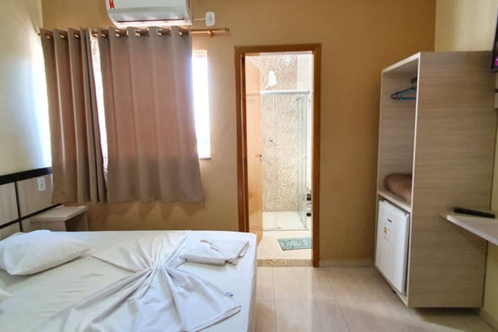 Room 13 of 32