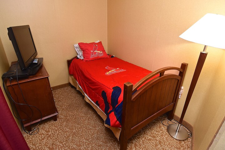 1 King Bed (11 of 19)