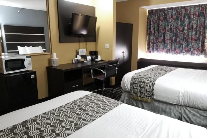 1 Queen Bed Accessible Room (8 of 21)