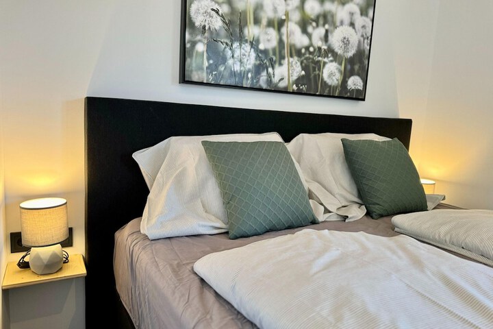 Room 2 of 34