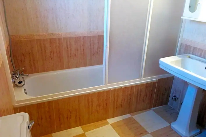 Room 8 of 15