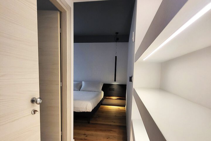 Room 11 of 36